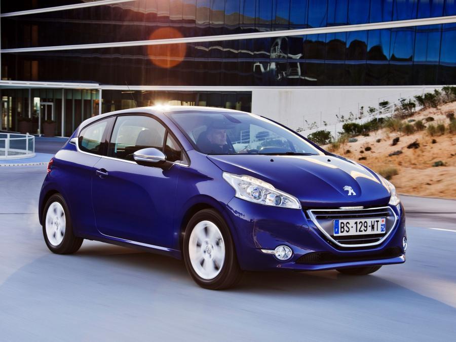  Peugeot 208 3-Door 2012 года  (фото 15 из 31)